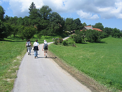Őrség-Goričko túra - Kapornak - a tájház előtt