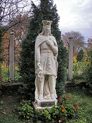 Szent Imre emlékév - Balatonalmádi, Szent Imre szobor a templomudvarban