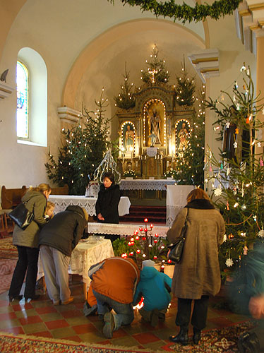Óév Búcsúztató - Vörs, templombelső karácsonyi díszben