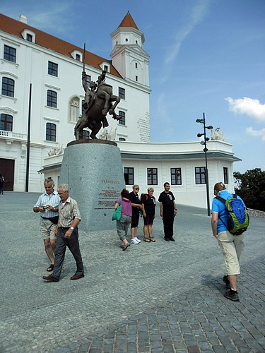 60. Szlovák Turista Találkozó Pozsony - A vár előtt pózolunk